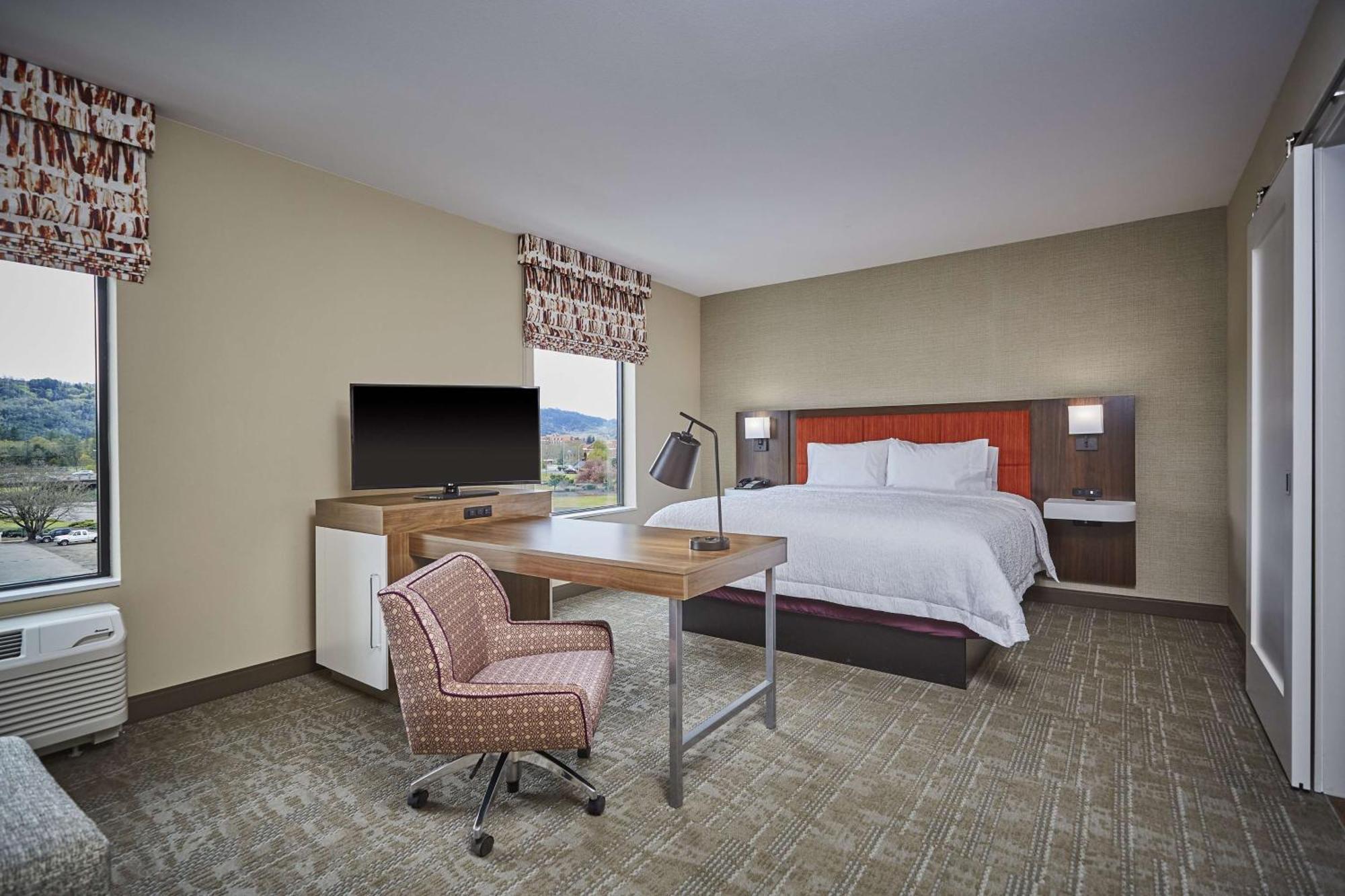 Hampton Inn & Suites Roseburg Esterno foto